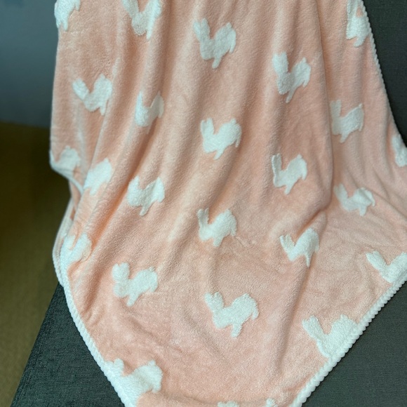 Chenille Baby Blanket Pink with White Bunnies 🐰 - Picture 3 of 5